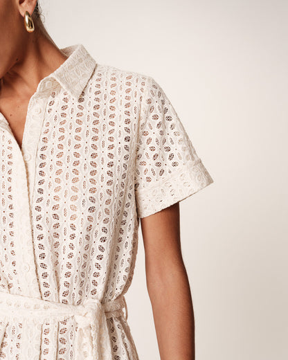 Romane Beige - Robe courte écrue dentelle col chemise ceinturée