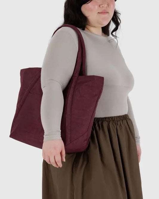 Sac porté à l’épaule, dimension et tombé naturel
