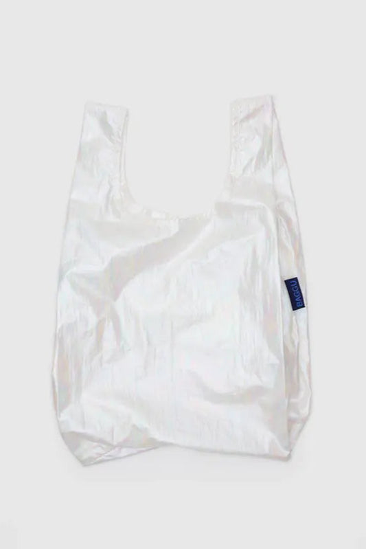 Sac réutilisable métallisé blanc perle Baggu, format compact pliable