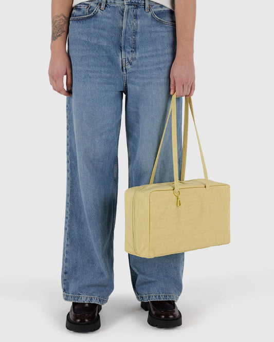 Sac Bowler beurre porté à la main – silhouette compacte et douce