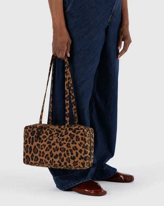 Sac Bowler léopard porté à la main – format compact et structuré