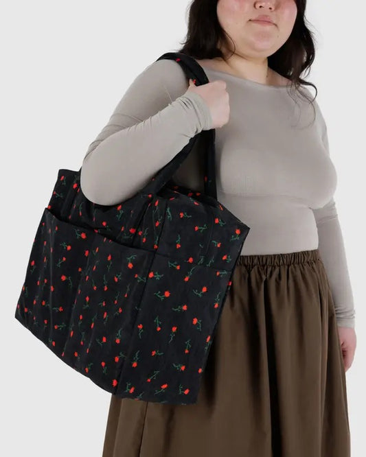 Sac Cloud motif Fleur sauvage peinte porté – Grand format et motif fleuri élégant