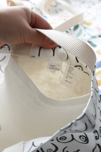 Intérieur du sac fourre-tout Seins montrant la doublure en coton et la finition propre – modèle écologique.