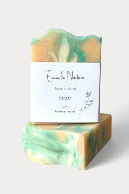 duo de savons yuzu artisanaux avec marbrure verte