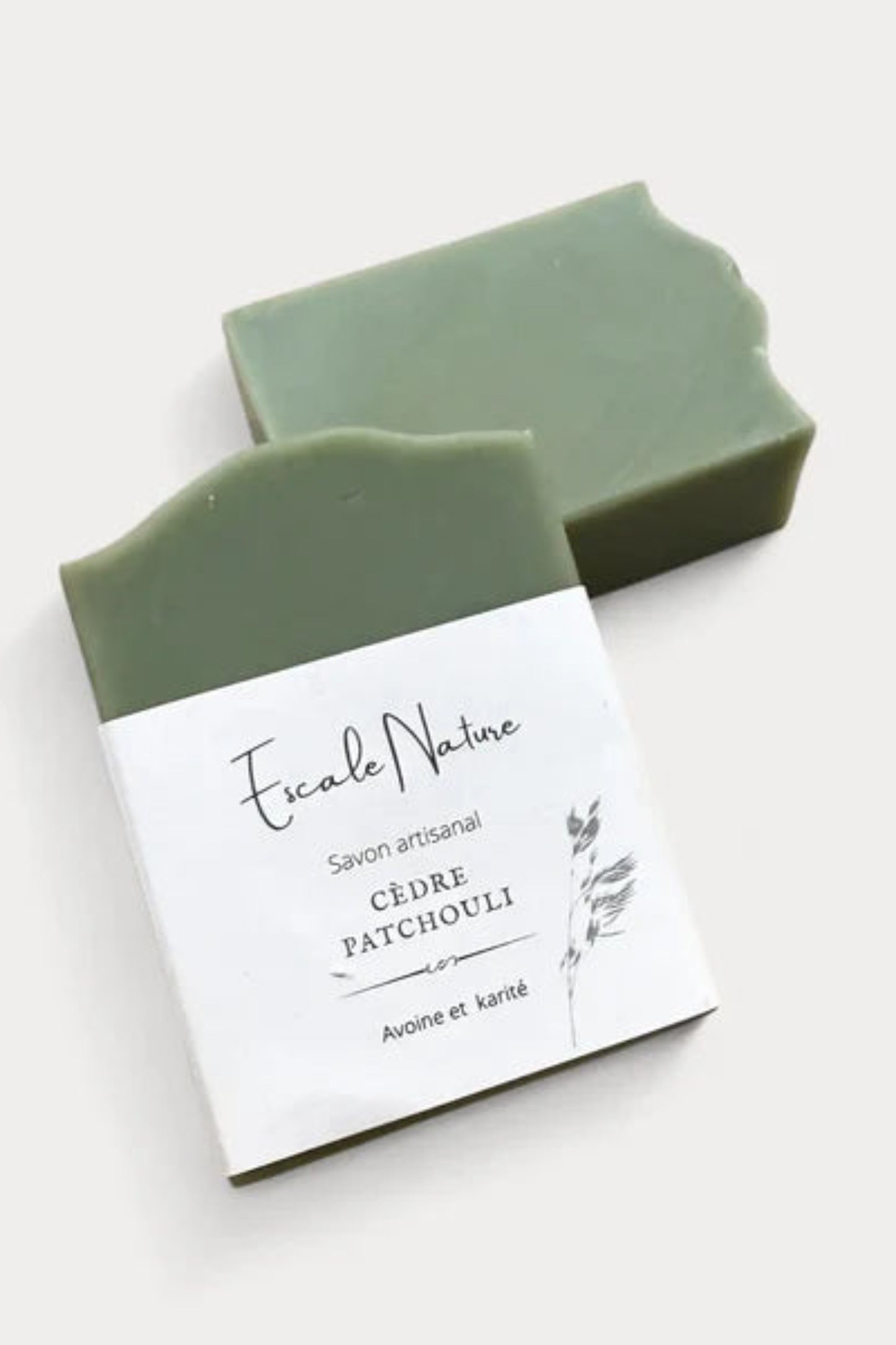 Savon artisanal Cèdre Patchouli avec étiquette • Fait main au Québec, mélange naturel au cèdre et patchouli