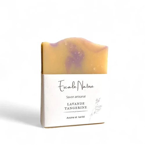 savon artisanal jaune et violet lavande tangerine avec étiquette Escale Nature

