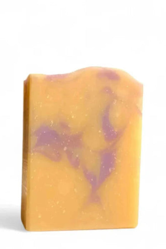Savon artisanal Lavande Tangerine vu de face • Marbrure orange et violet • Naturel, avoine et karité