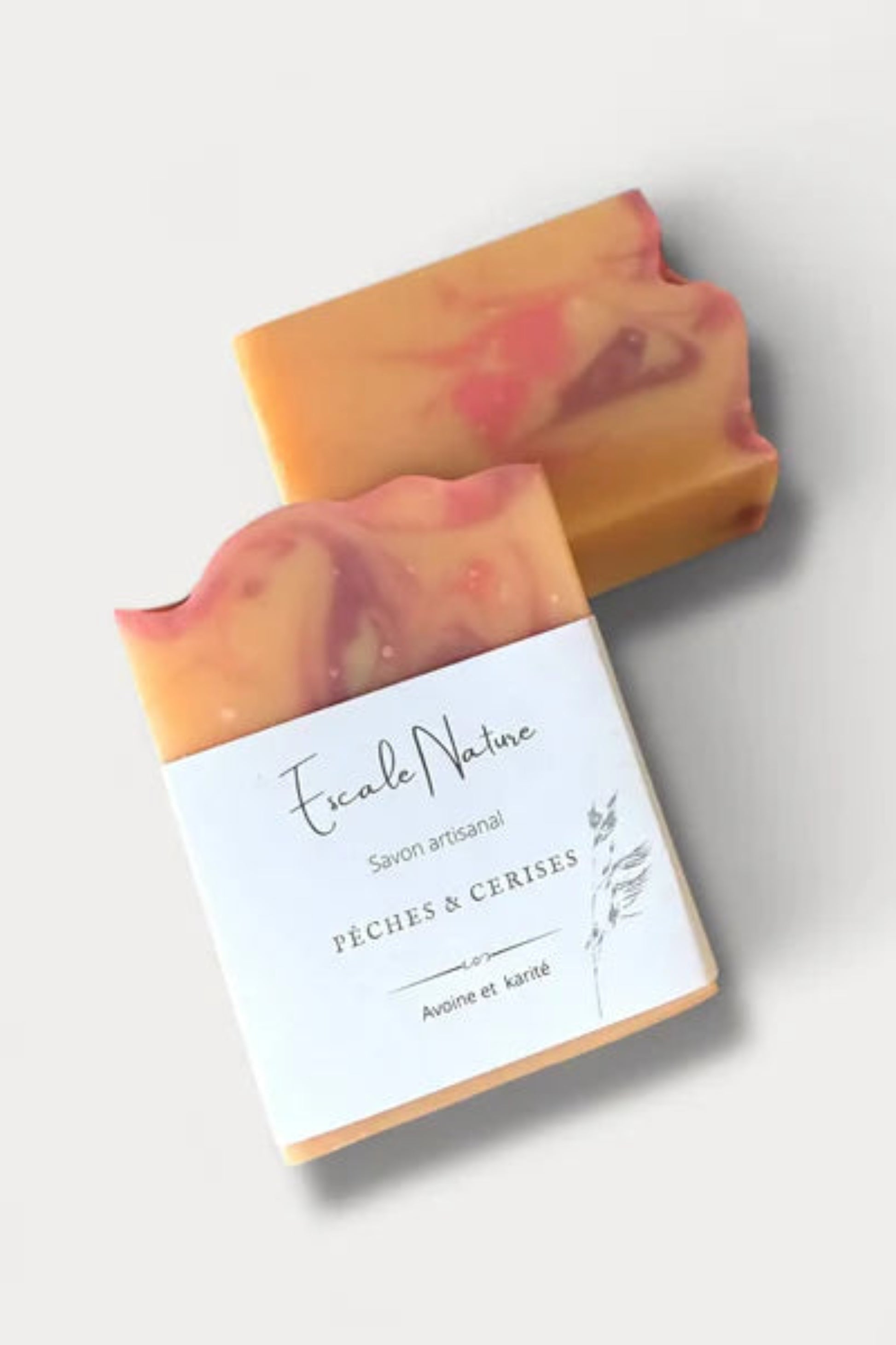 Savon artisanal Pêches & Cerises avec étiquette • Fait main au Québec, avoine et karité • Couleurs fruitées