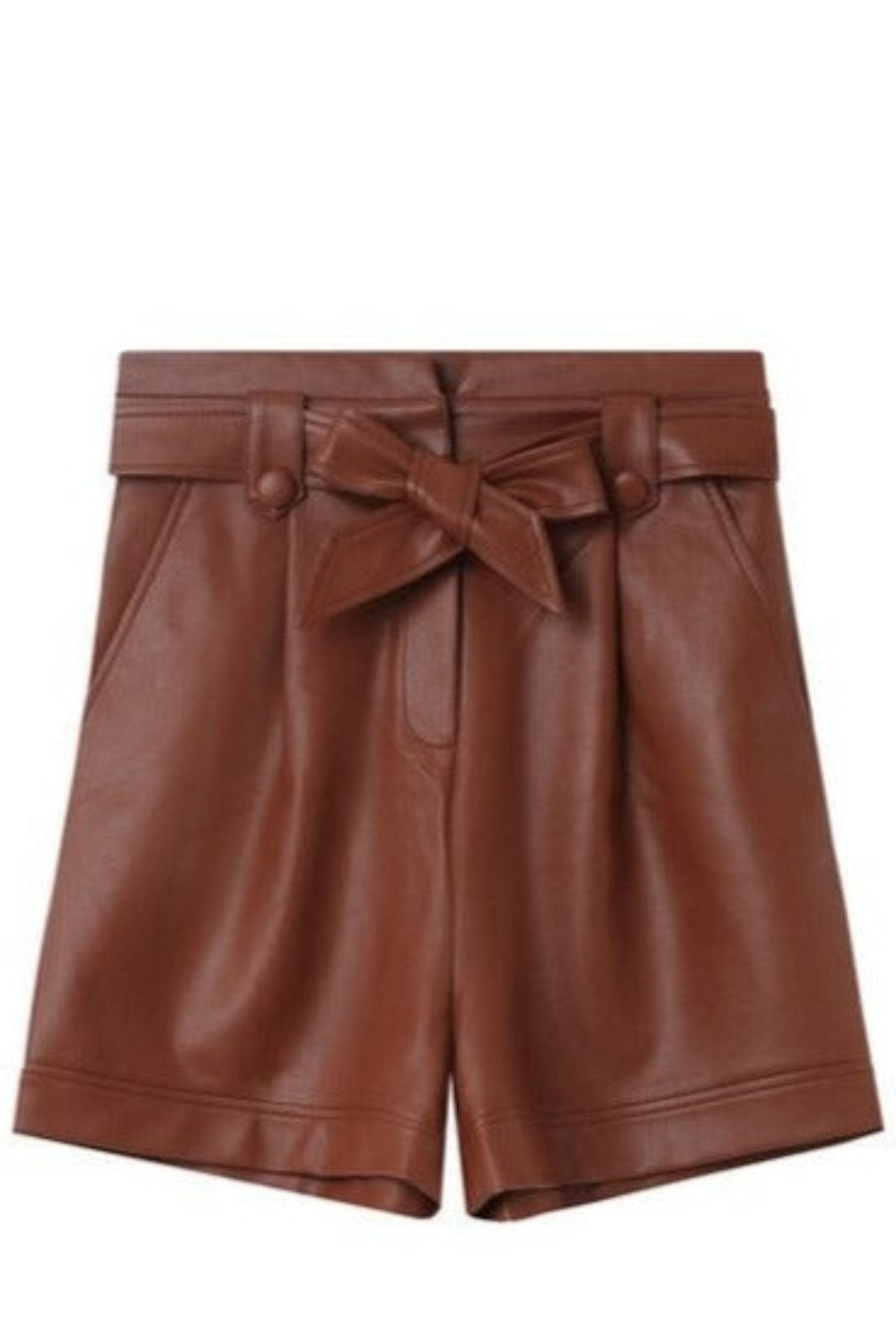 Short effet cuir chocolat vue avant avec taille haute et coupe large élégante