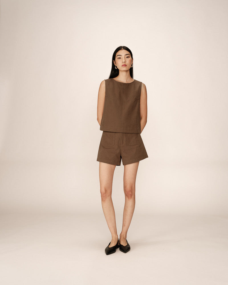 Short kaki taille haute avec poches plaquées vue de face