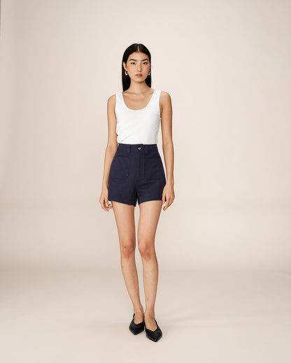 Short marine taille haute avec poches plaquées vue de face