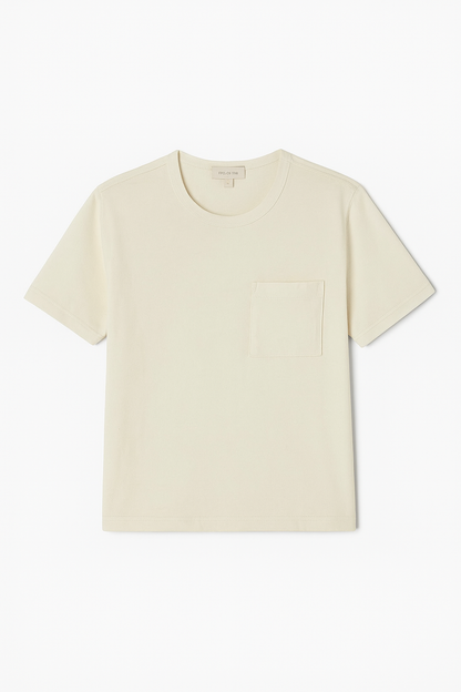 T-shirt blanc cassé à plat – coupe simple et poche poitrine en coton biologique