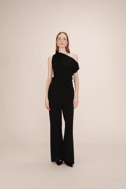 Debardeur Talia noir porte avec pantalon large – look chic de soirée