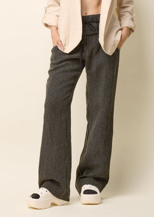 pantalon noir à rayures avec coupe évasée