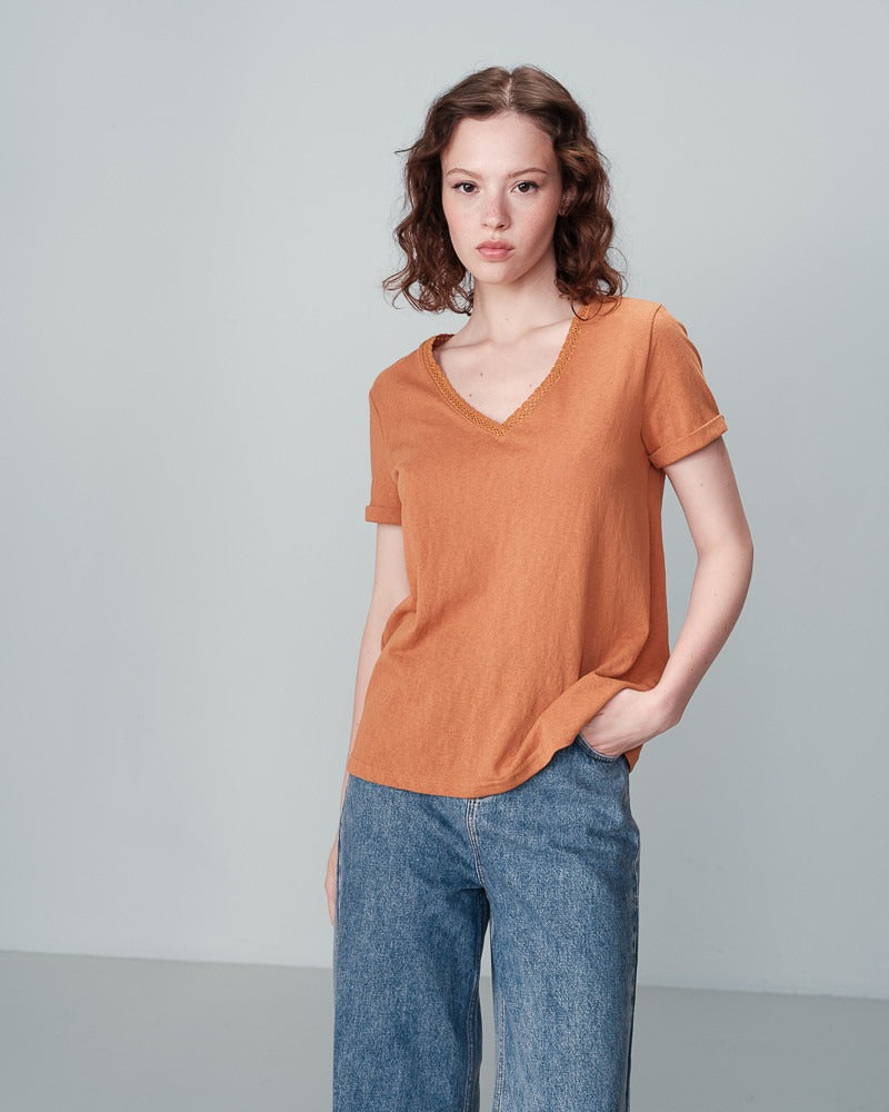 Noa Ocre t-shirt col V brillant