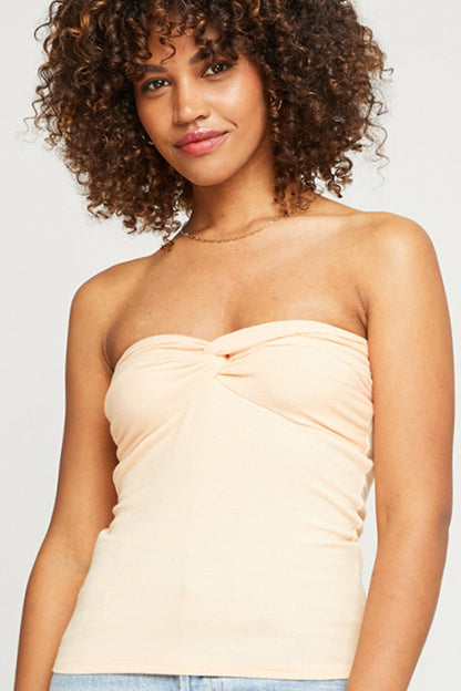 Haut bustier pêche en tissu côtelé extensible avec détail torsadé à l’avant.
