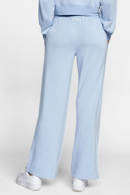 Pantalon jogging bleu ciel vue arriere coupe fluide jambe large
