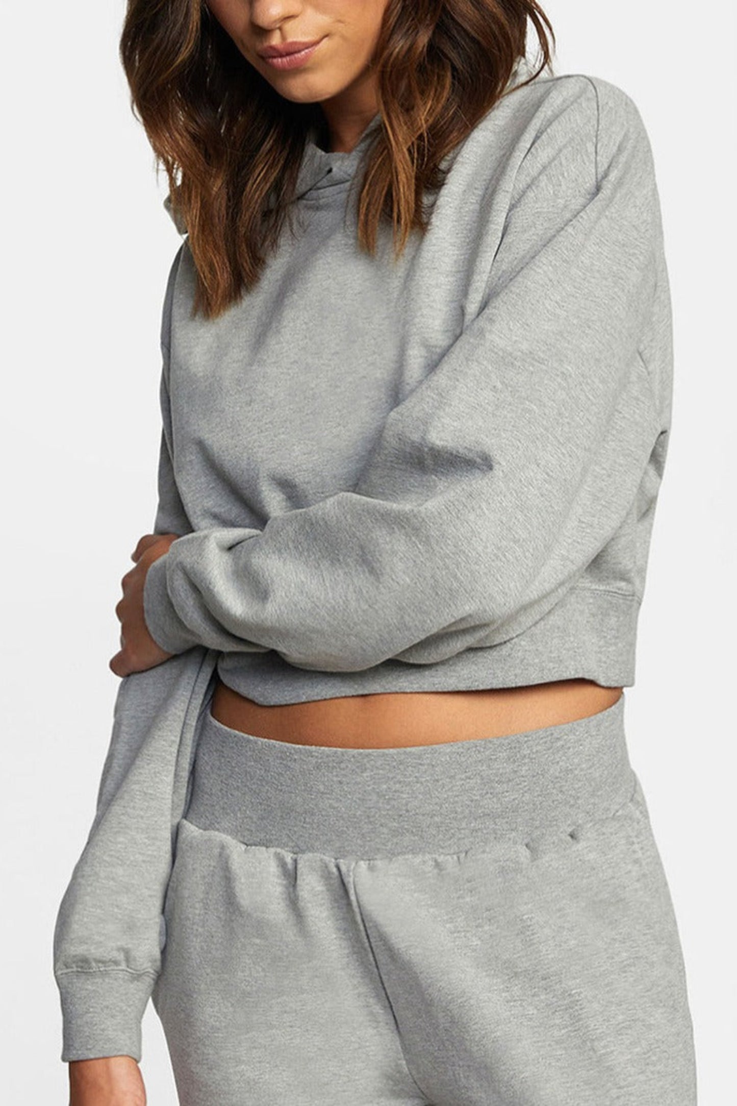 Detail manche et finition cotelee pull gris confortable